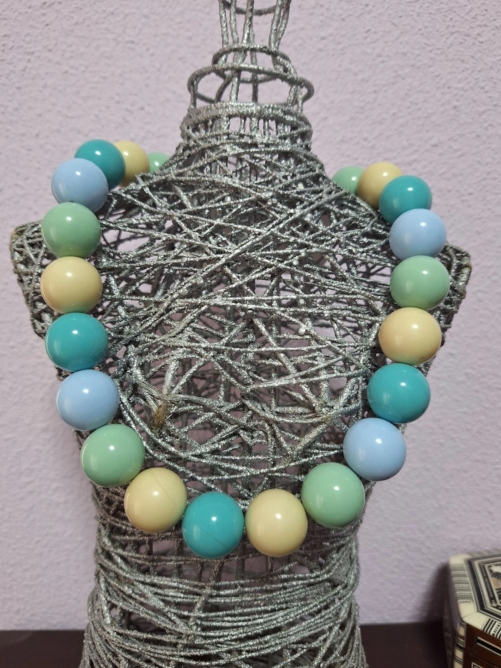 Collar de cuentas maxi en tonos pastel